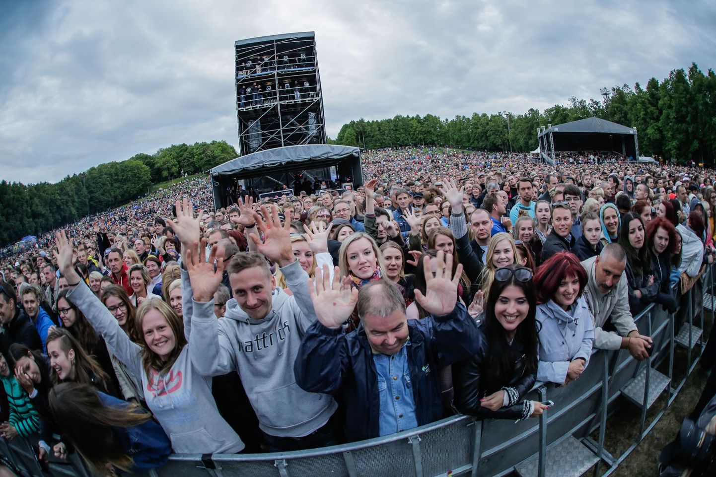 Queeni ja Adam Lamberti kontsert Tallinna lauluväljakul.