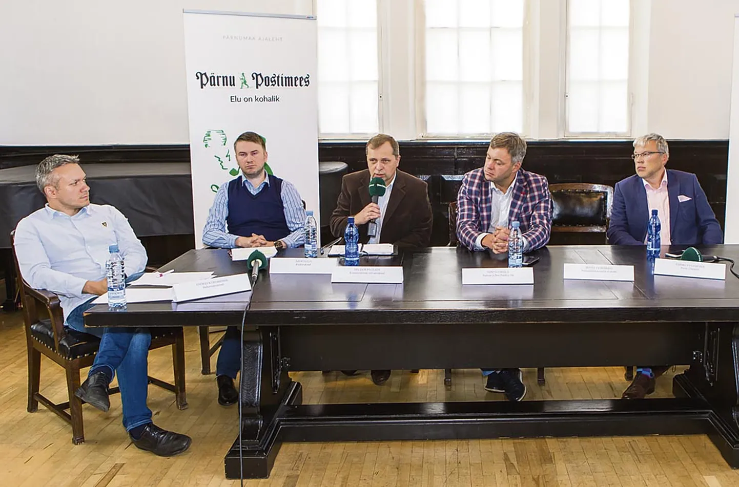 Pärnu II ringkonna valimisdebatil vaielnud poliitikud saavad uuel aastal taas kokku Paikuse osavallakogus. Osavalla esindajate sekka ei kuulu neist vaid Siim Suursild (vasakult neljas).