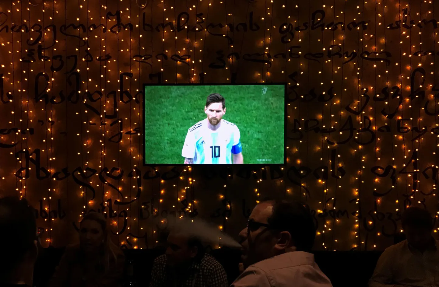 Teleekraanil Argentina jalgpallimängija Lionel Messi kohtumises Horvaatia vastu.