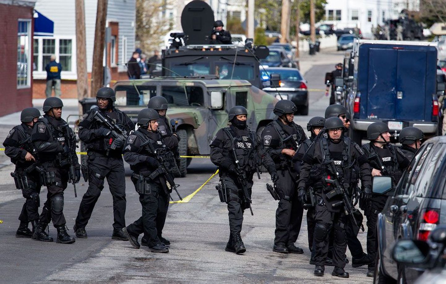 Bostoni tänavatel liikus eile hulgaliselt politseinikke, kes otsisid põgenema pääsenud Džohhar Tsarnajevit.