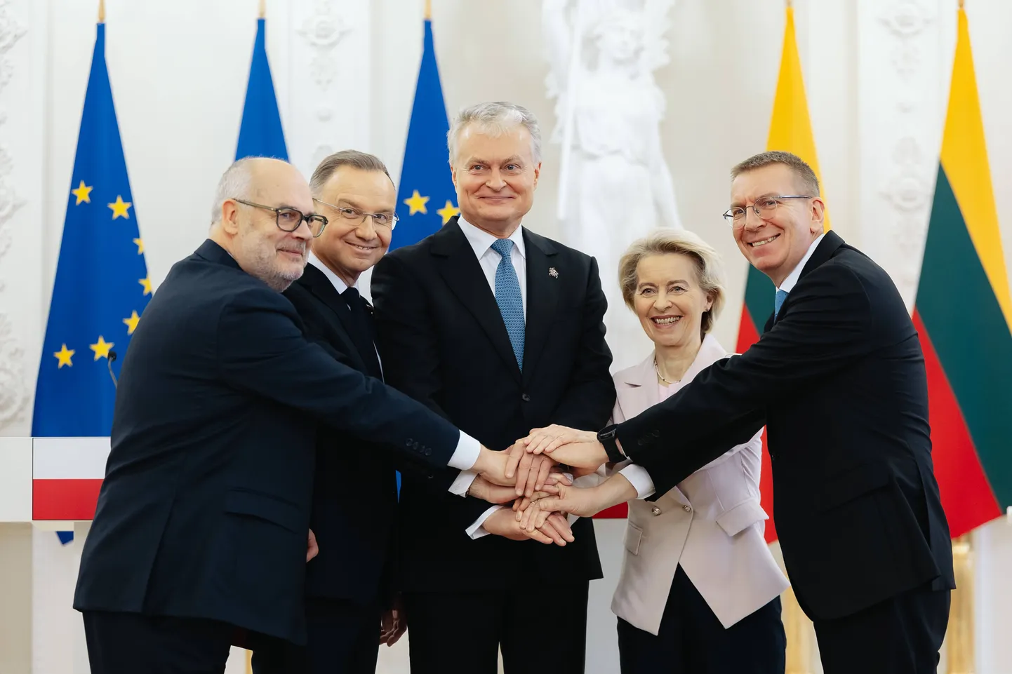 Balti riikide riigipeade kohtumine Euroopa Komisjoni presidendi Ursula von der Leyeniga Vilniuses 9. veebruaril 2025. (Vasakult) Eesti president Alar Karis, Poola president Andrzej Duda, Leedu president Gitanas Nauseda, ELi komisjoni president Ursula von Der Leyen, Läti president Edgars Rinkevics.