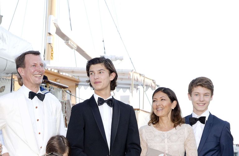 Taani prints Nikolai (keskel) koos isa, ema ja vennaga