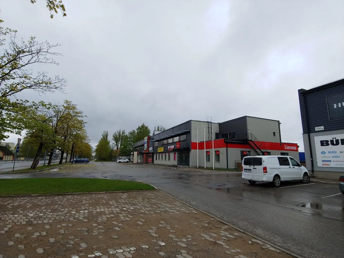 Eskiisprojekti etapis on kaubanduskeskuse hoone Papiniidus, mille ehituseks senised hooned lammutatakse.