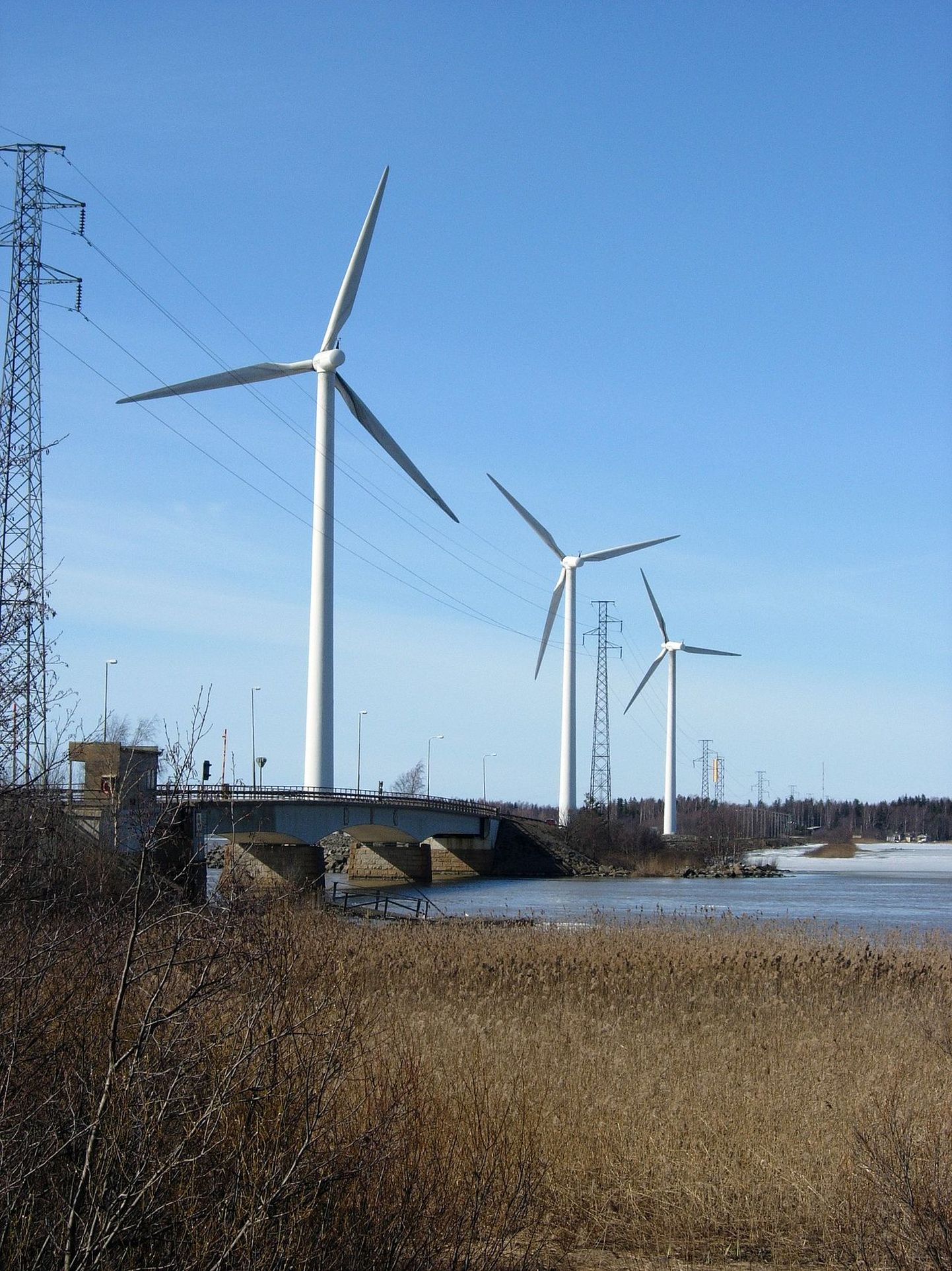 Kolm 1 MW tuulikut olid Poris pöörlemas juba 2006. aastal. Nüüd tuleb sinnakanti, aga hoopis merealadele, neid oluliselt rohkem ja sihitakse 20 MW võimsusega tuulikute ehitamist.
