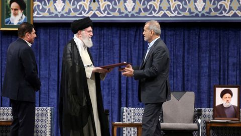Iraani kõrgeim juht kiitis heaks Pezeshkiani volitused presidendina