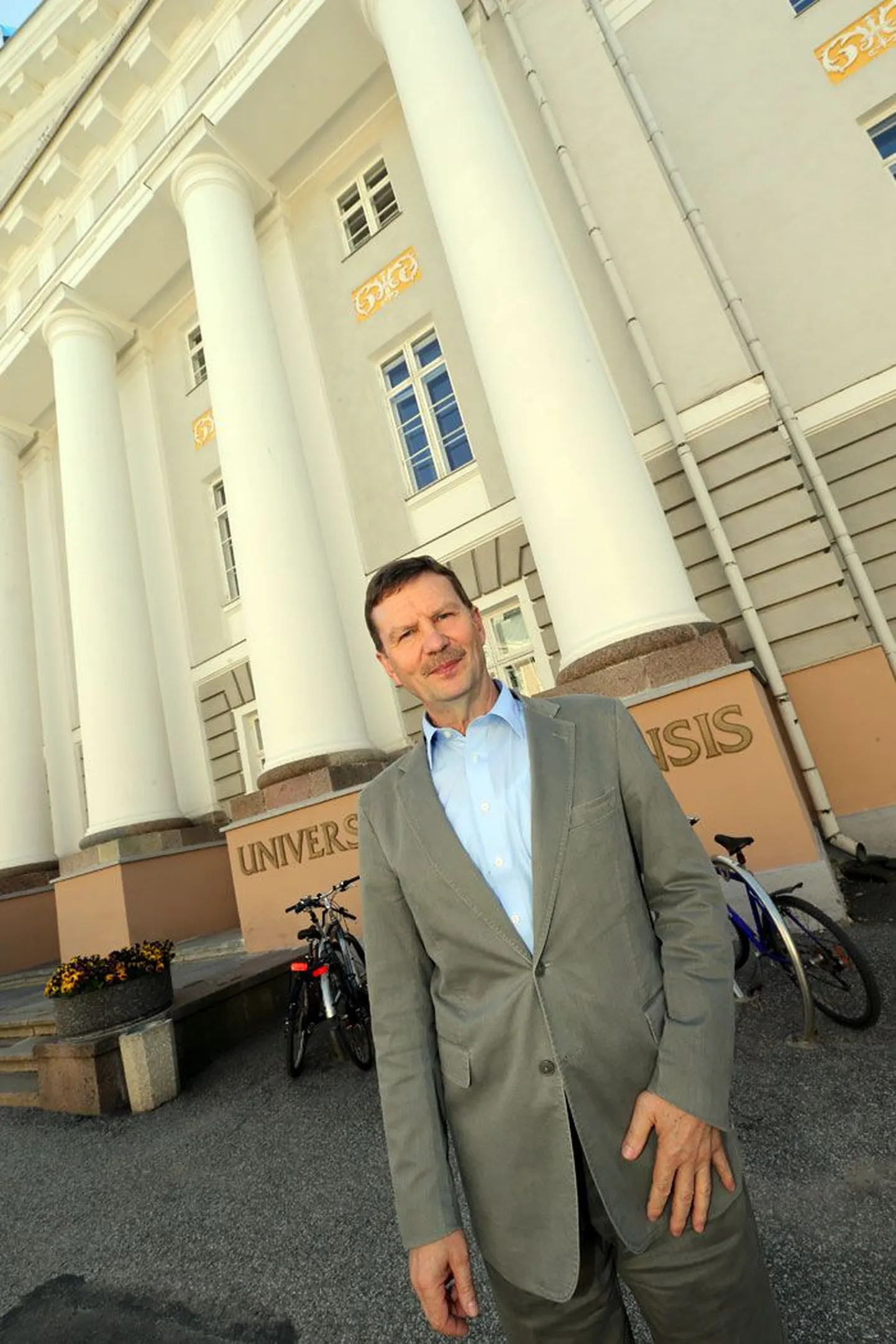 Tartu ülikooli rektori ja senati esimehe Volli Kalmu sõnul pälvis uue põhikirja kavand laialdase toetuse.