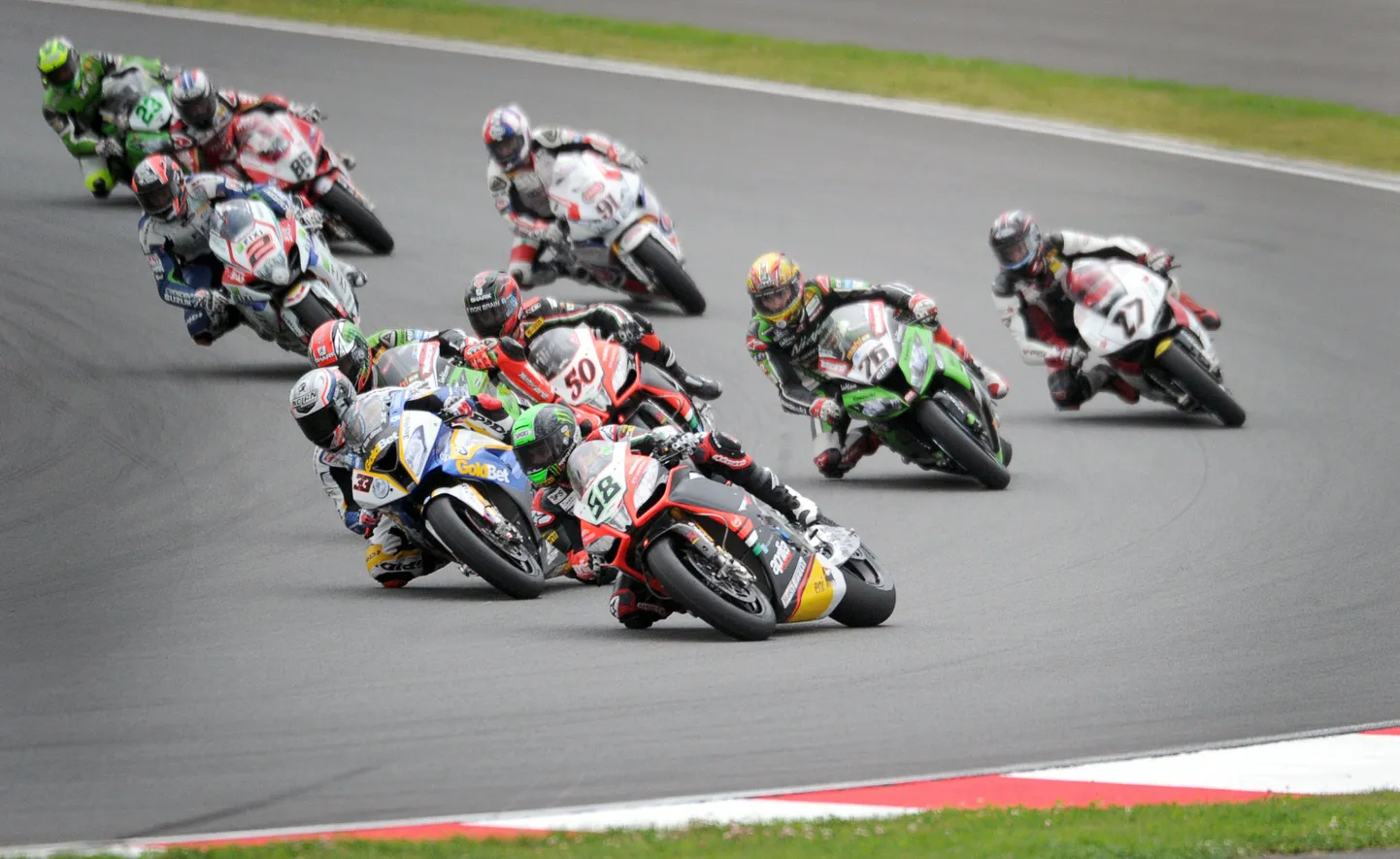 Superbike'ide võidusõit.