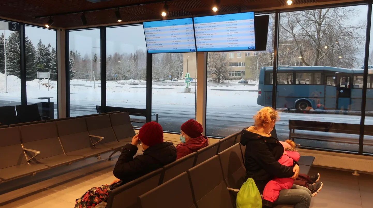 Infotabloo näitab vaid kümmet lähimat väljumist ja saabumist.