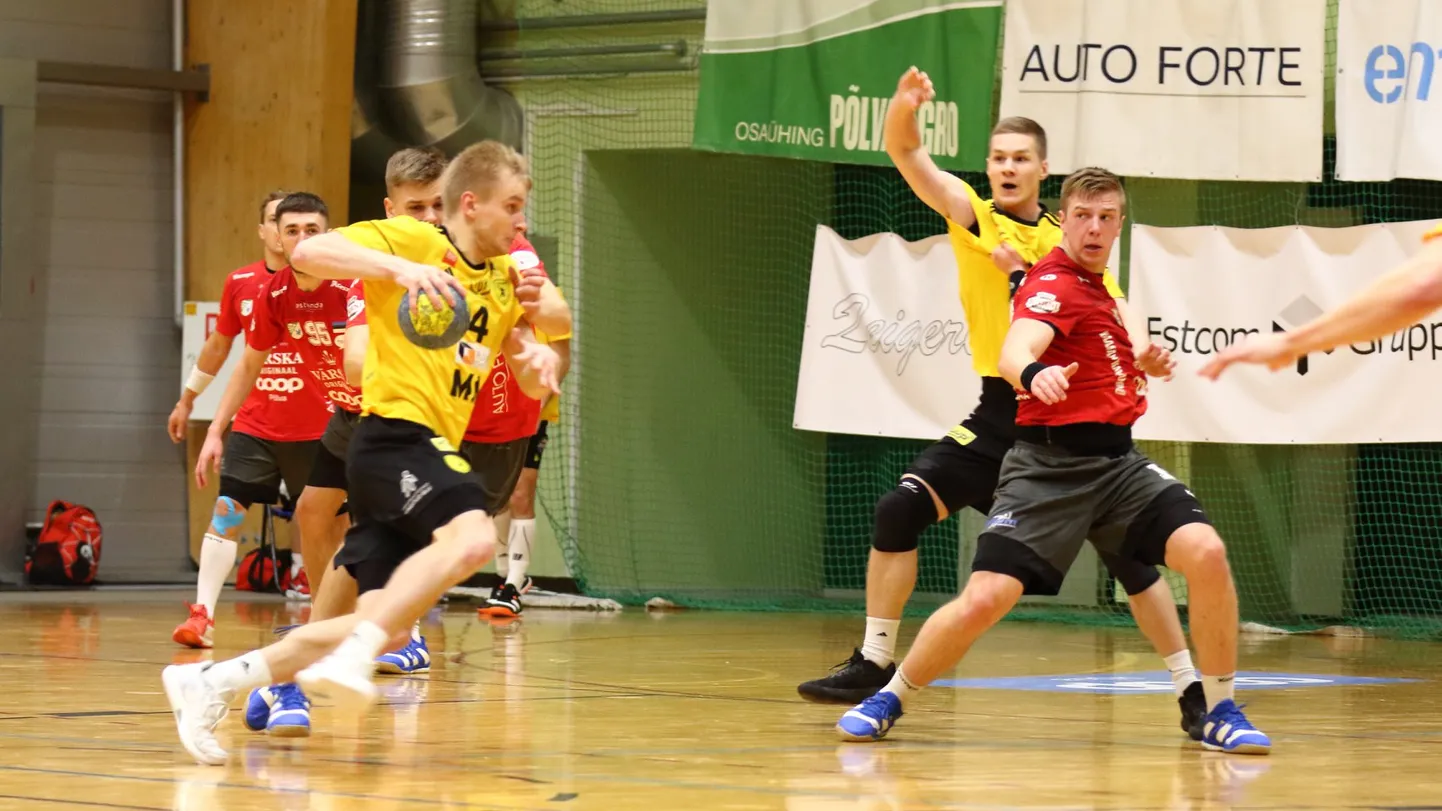 Robin Oberg (palliga) viskas üleplatsimehena HC Tallinna võidumängus Põlva Serviti vastu üheksa väravat.