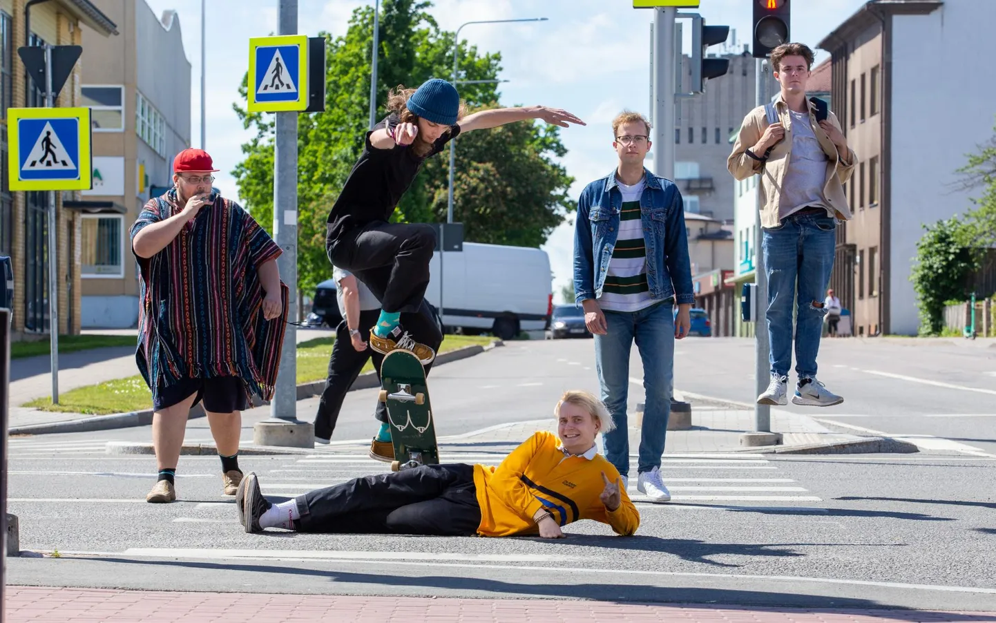 Ansambel Onkel Jonkel paari aasta eest Viljandi linnaruumis lustimas.