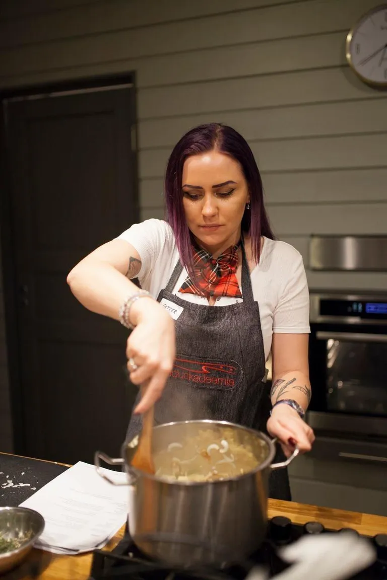 Toidublogija Getter Madison valmistab kringleid, kooke ja salateid kiirabibrigaadidele ja kliinikumi töötajatele ning tema plaan on kõhud täis sööta ka häirekeskuse töötajatel.
,