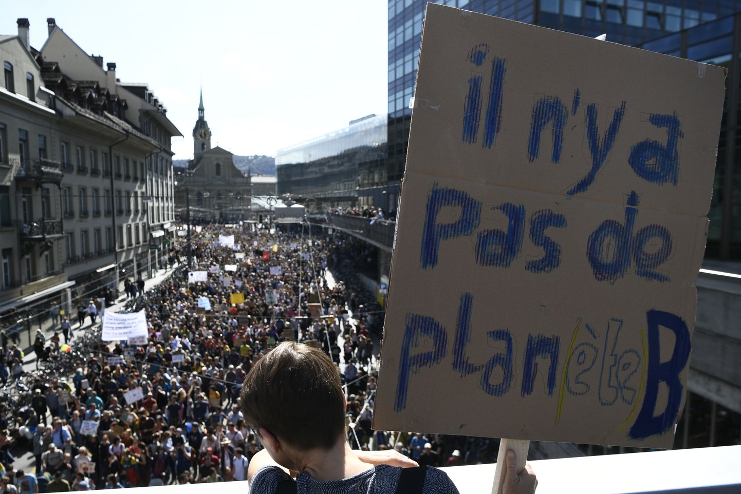 Kliimamuutuse vastane protestirongkäik laupäeval Bernis, millest võttis korraldajate sõnul osa peaaegu 100 000 inimest.