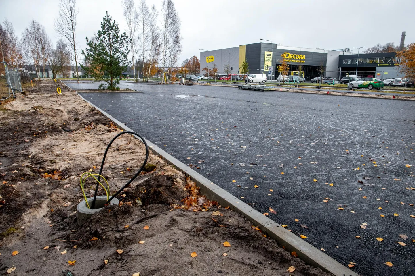 Uues parklas on 61 parkimiskohta, mis on mõeldud sisejulgeolekumaja töötajate jaoks.