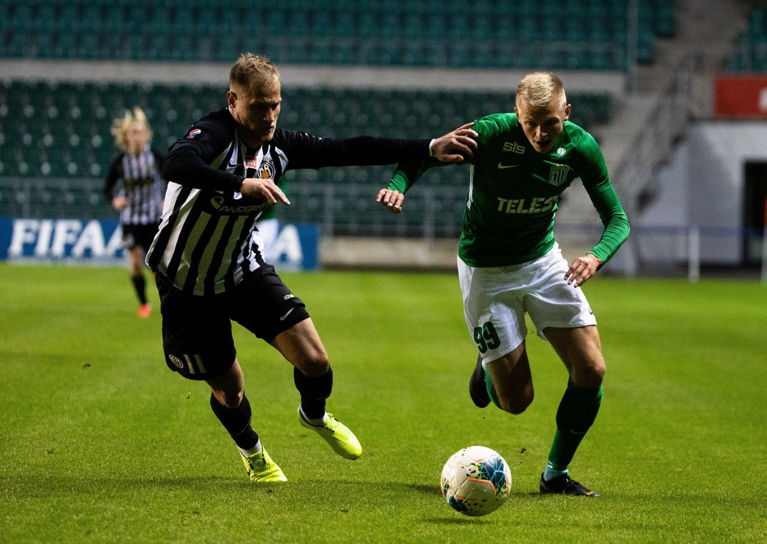 Vlasi Sinjavski (rohelises särgis) ründamas Euroopa liiga kvalifikatsioonis KR Reykjaviki väravat.