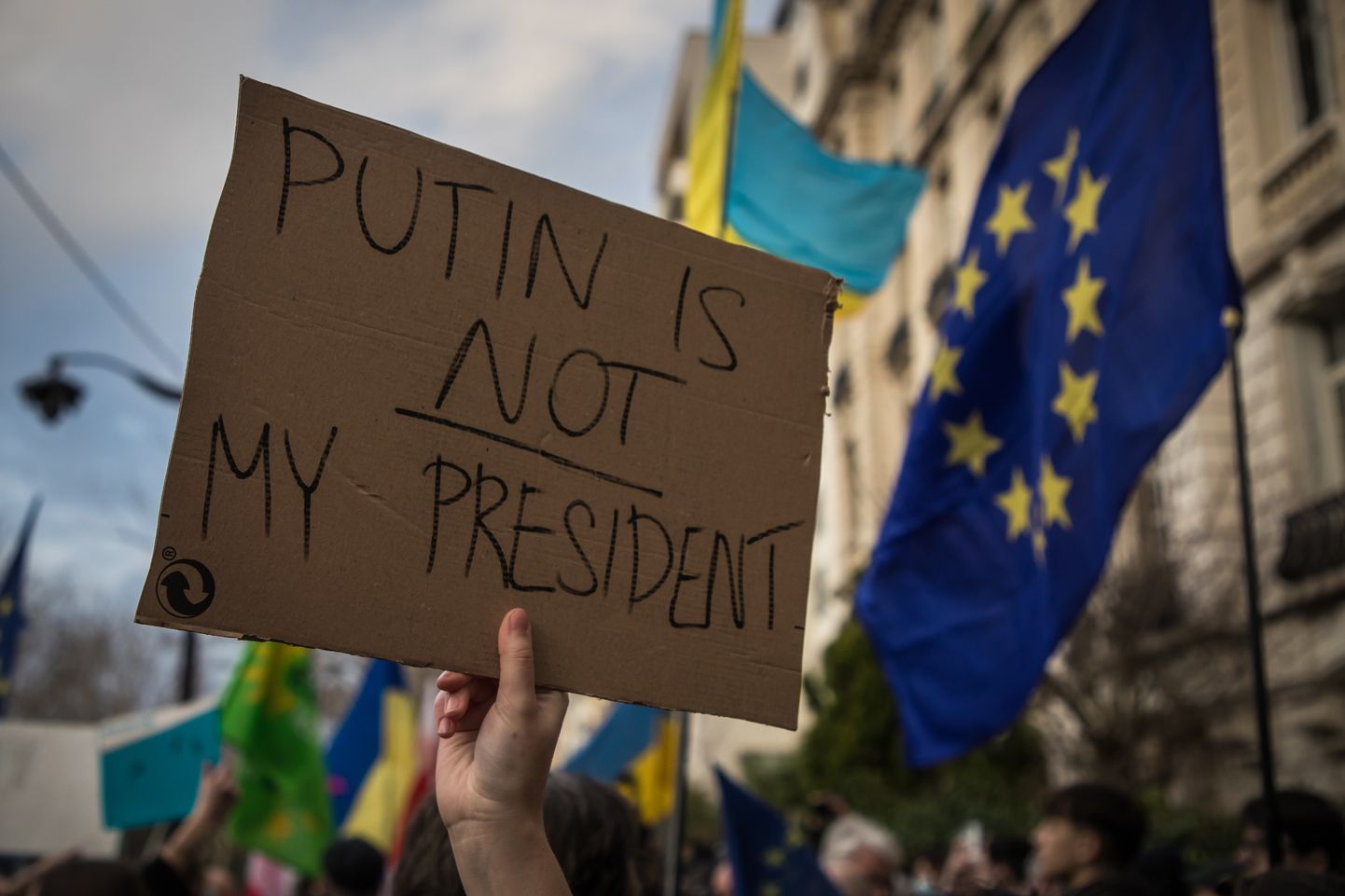 Protests Ukrainas atbalstam Parīzē.