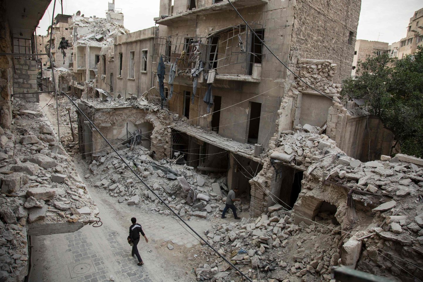 Assadi õhurünnakutes puruks pommitatud Bab al-Hadidi linnaosa Aleppos.