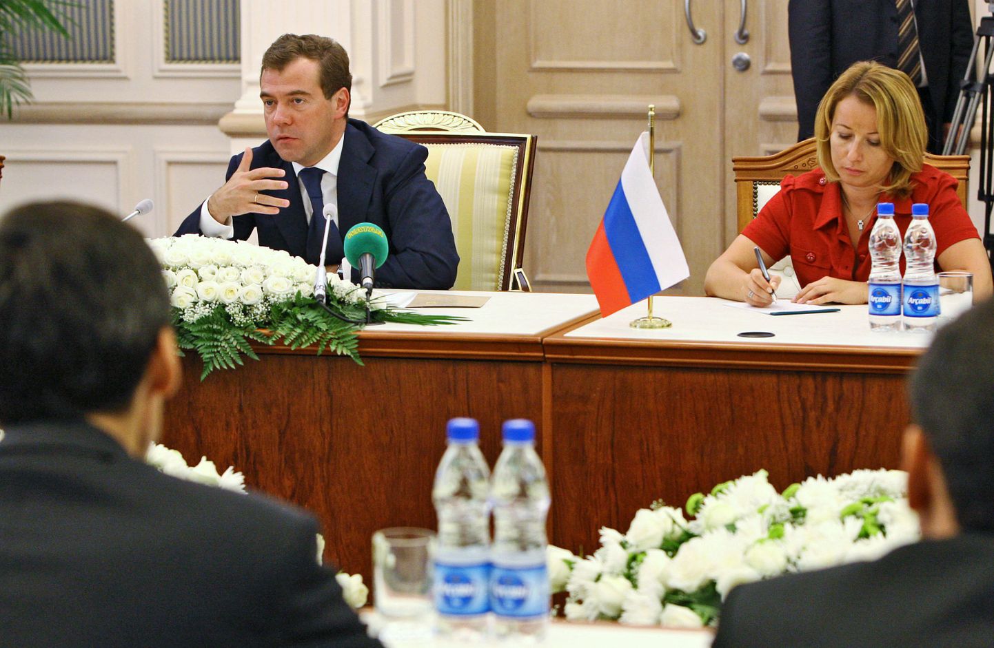 President Dmitri Medvedev koos oma pressisekretäri Natalja Timakovaga.