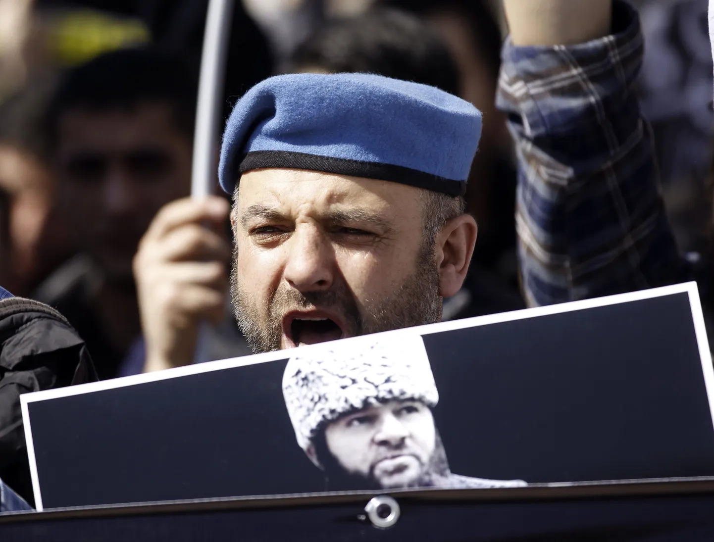 Islamistide meeleavaldus, mis oli suunatud Vene valitsuse vastu, Istanbulis Fatih' mošee õuel 21. märtsil, kui oli teatatud Doku Umarovi tapmisest.