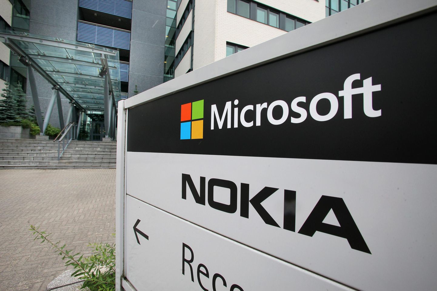 Microsoft otsustas Oulu tehase sulgeda vähem kui aasta peale Nokia mobiiliüksuse ostmist.