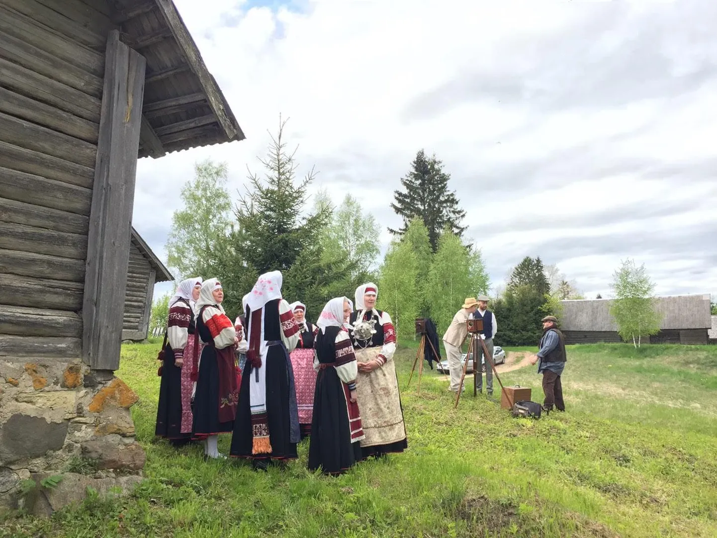 Mokornulga leelokoor Luikjärve talus filmivõtetel