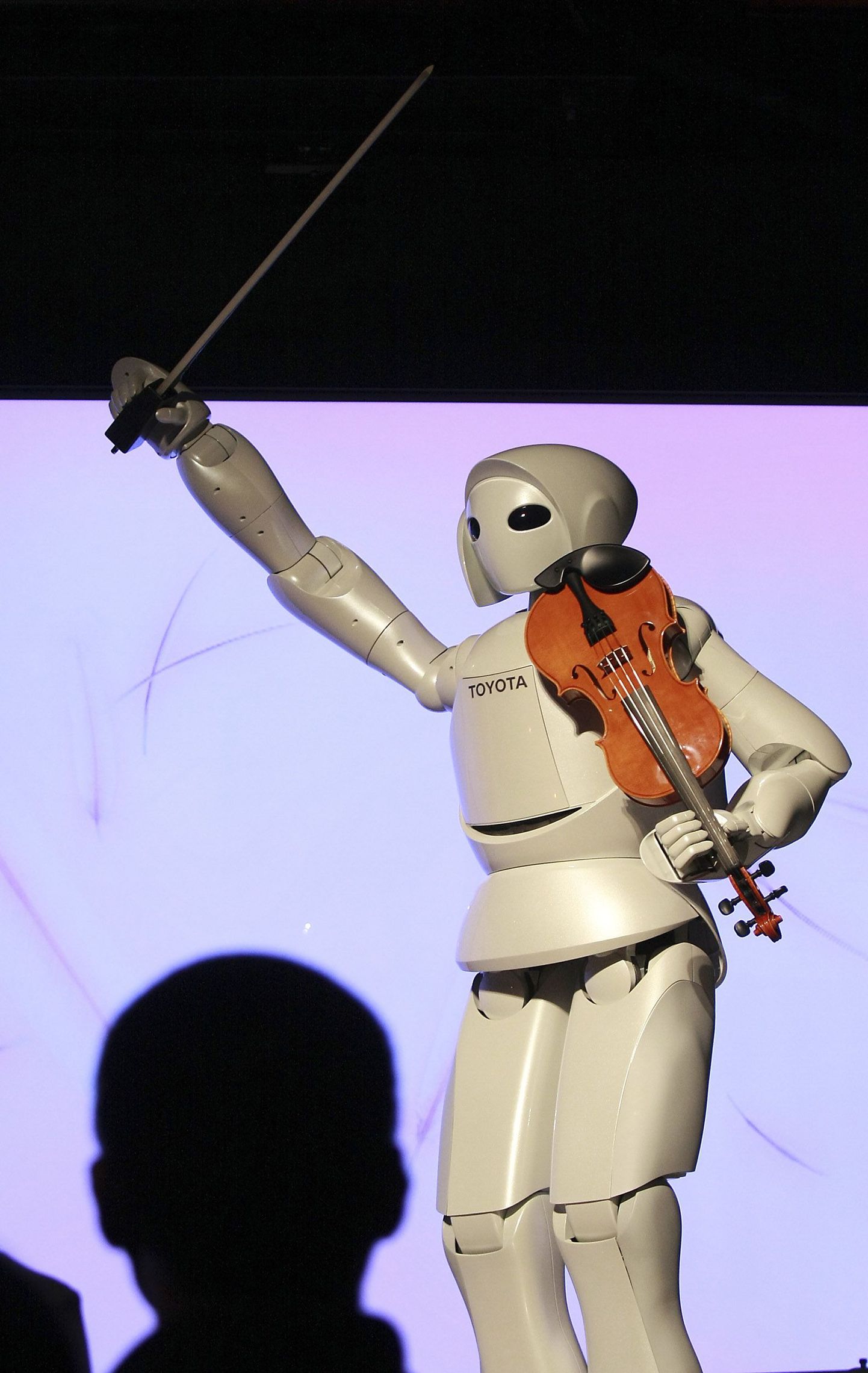 Viiulit mängiv robot Jaapani paviljonis