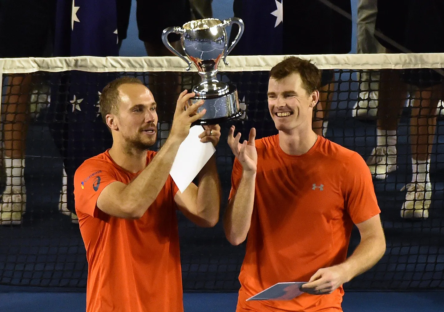 Jamie Murray (paremal) ja Bruno Soares võitsid Austraalia lahtistel meeste paarismängu.