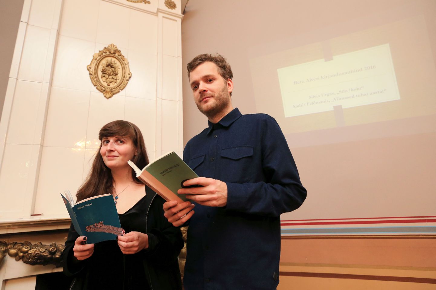 Silvia Urgas on avanud Tartu kirjandusmaja saalis oma luulekogu «Siht / koht» ja Andris Feldmanis oma romaani «Viimased tuhat aastat».