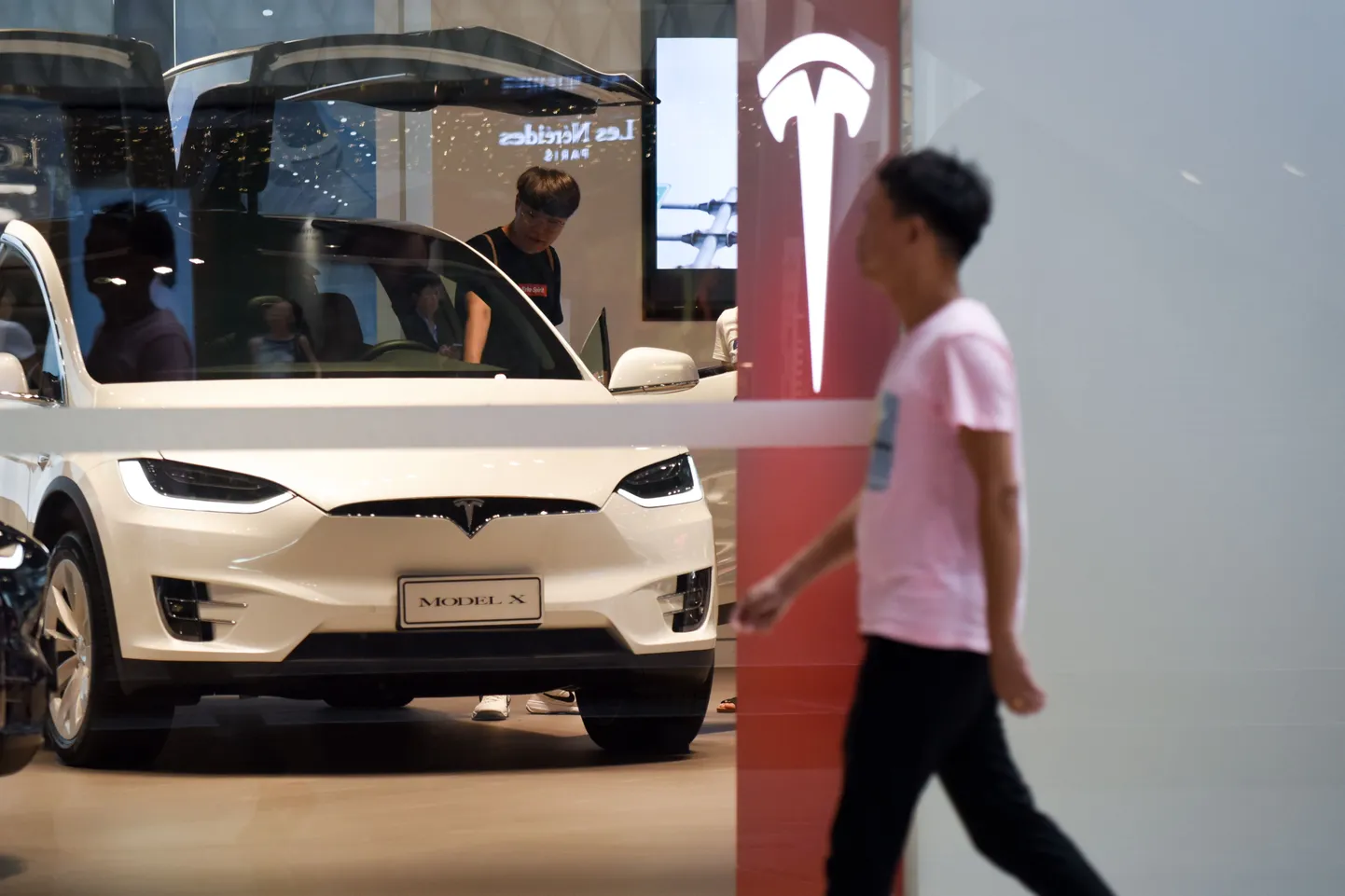 Tesla esindus Pekingis.