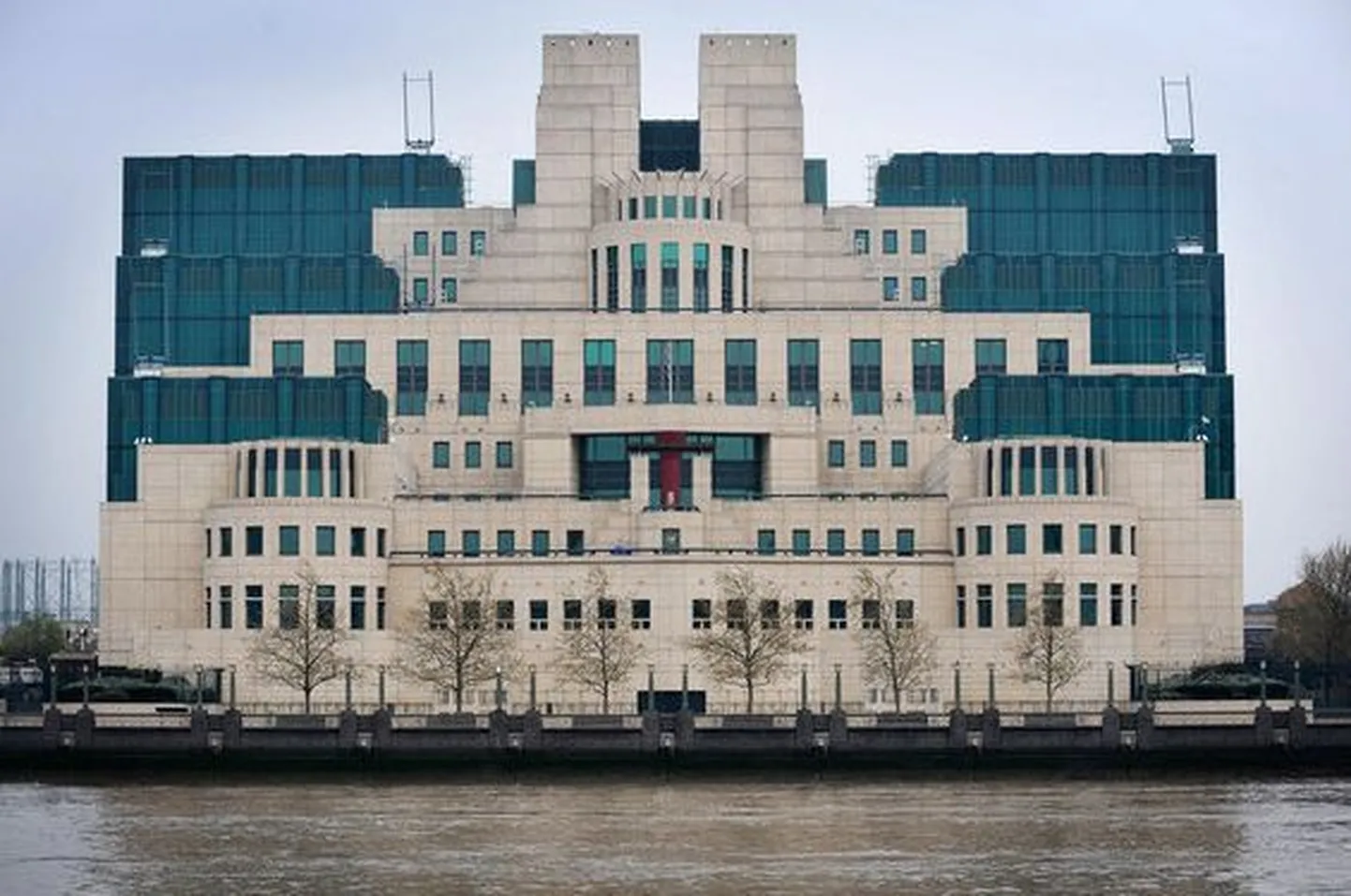 Штаб-квартира MI6 в Лондоне.