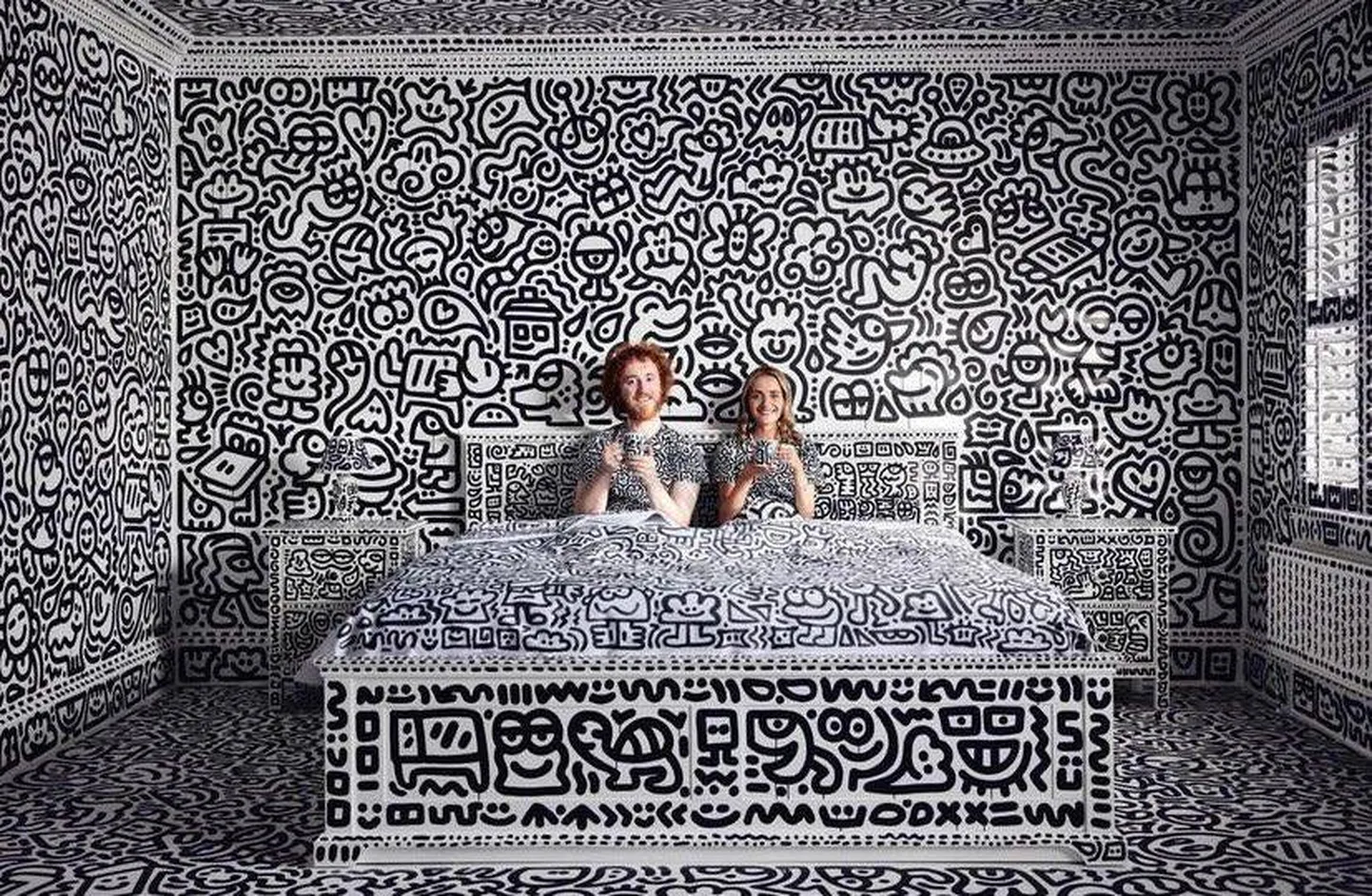 Mr.Doodle разрисовал себе дом.