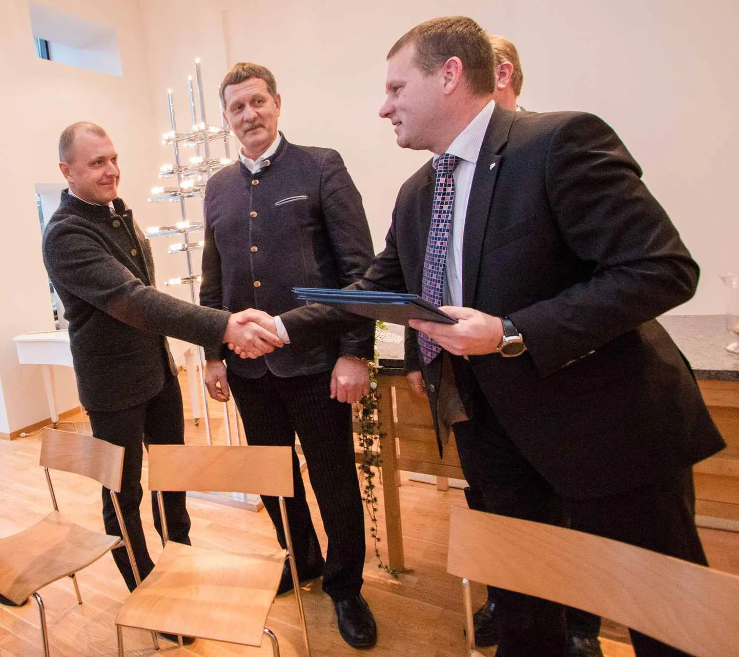 Haldusreformi käigus ühinevate Audru, Paikuse ja Pärnu juhid teenivad Pärnumaa omavalitsusjuhtidest kõige rohkem.