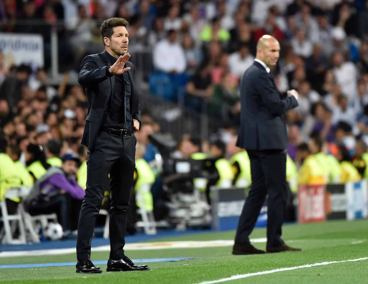 Diego Simeone vasakul.
