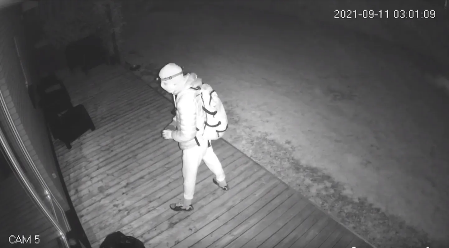 Ihastes murdis majja sisse varas. Kuvatõmmis videost.