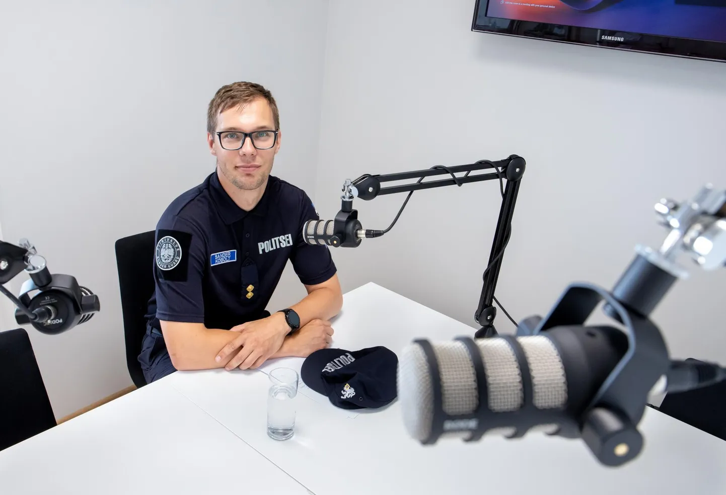 Vastses taskuhäälingu “Sõnu ei söö” saates jagab kuulajatega oma merepäästekogemusi Pärnu politseijaoskonna merepääste- ja piirikontrolligrupi piirivalvur Sander Kobolt.