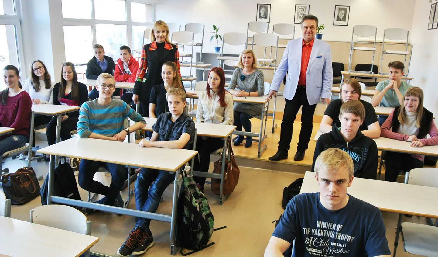 Pille MInev ja Allan Roosileht Laagna Gümnaasiumis