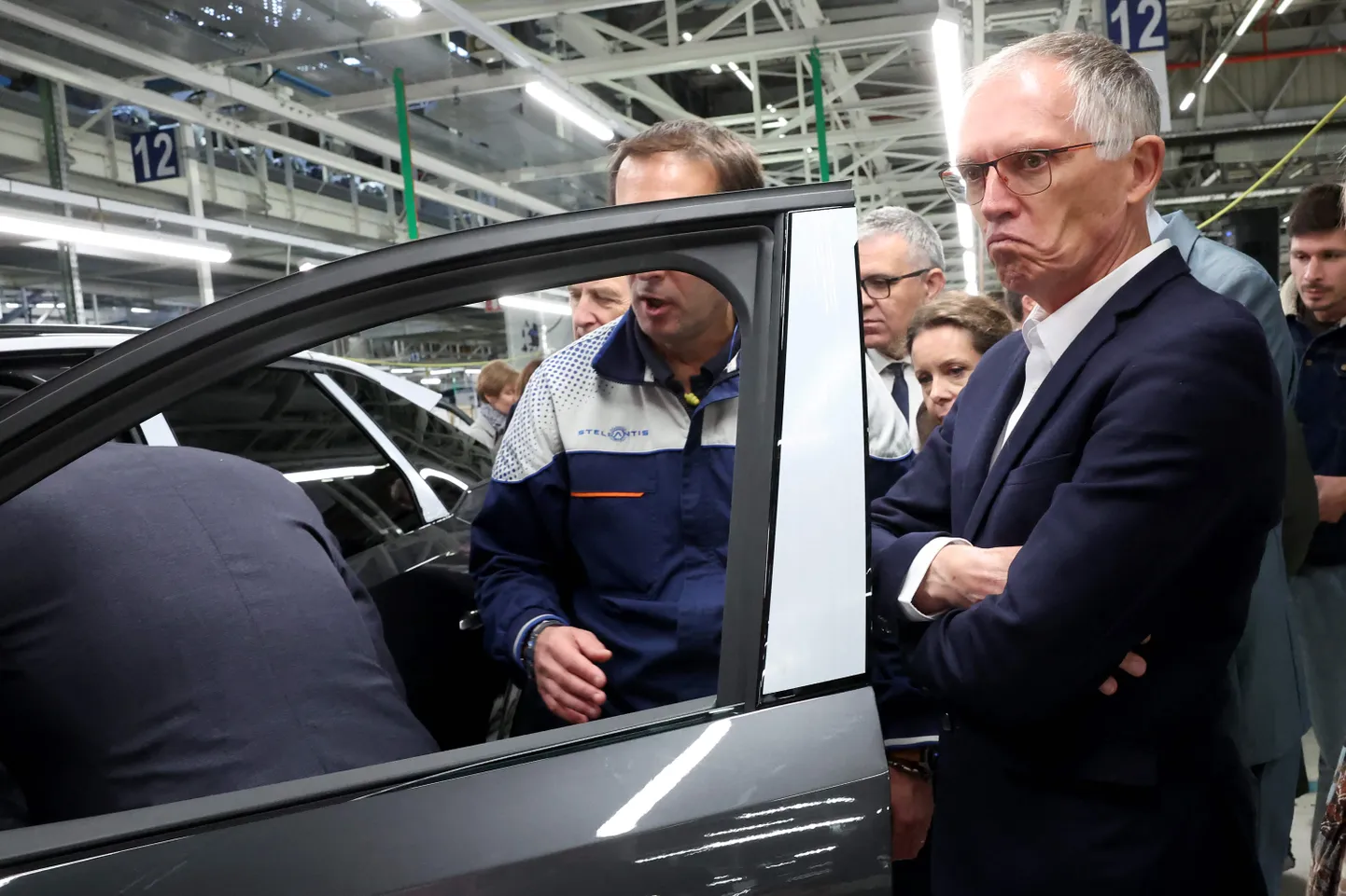 Stellantise tegevjuht Carlos Tavares külastas 2024. aasta 3. oktoobril Peugeot' elektriautode tootmisliini Stellantise autotehases Sochaux's, Ida-Prantsusmaal.