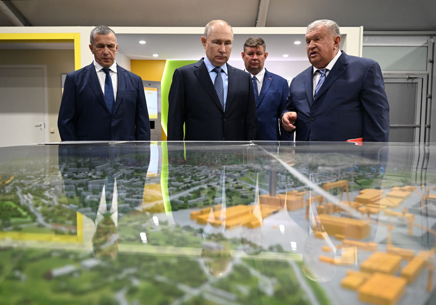 После "выборов" Путин может отстранить своего соратника от должности