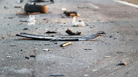 VIDEO ⟩ Steidzīgs autovadītājs Mārupē neievēro ceļazīmi un izraisa avāriju