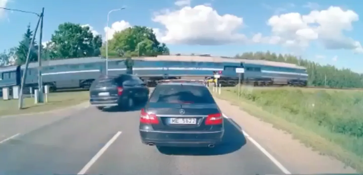Кадр из видео очевидца. Момент аварии