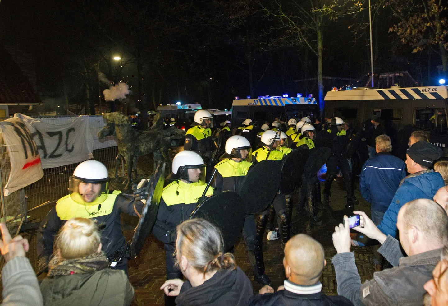 Meeleavaldajate ja protestijate vastasseis Geldermalsenis.