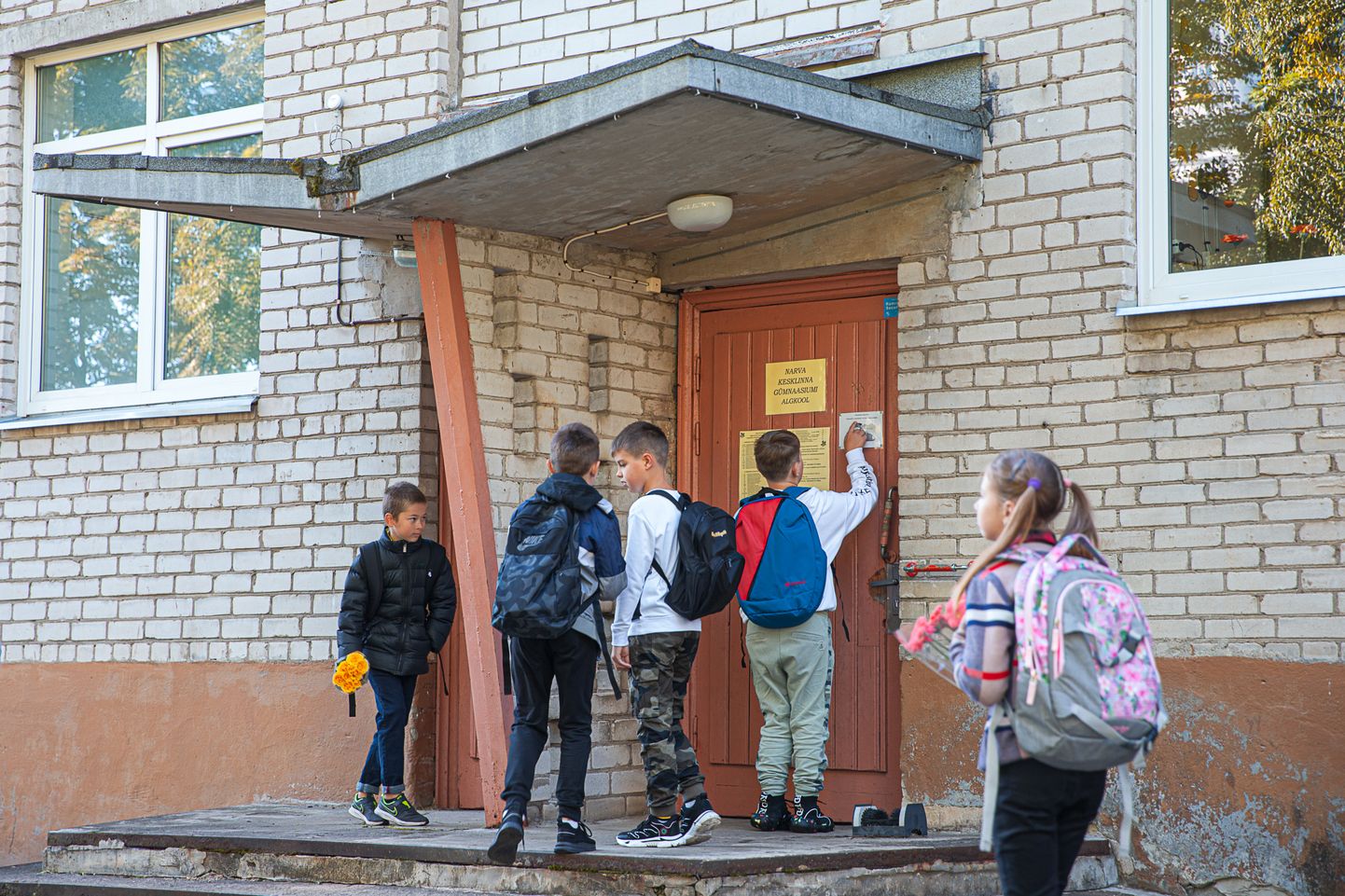 Учащиеся только начальной школы в Нарве смогут вернуться в классы после каникул.