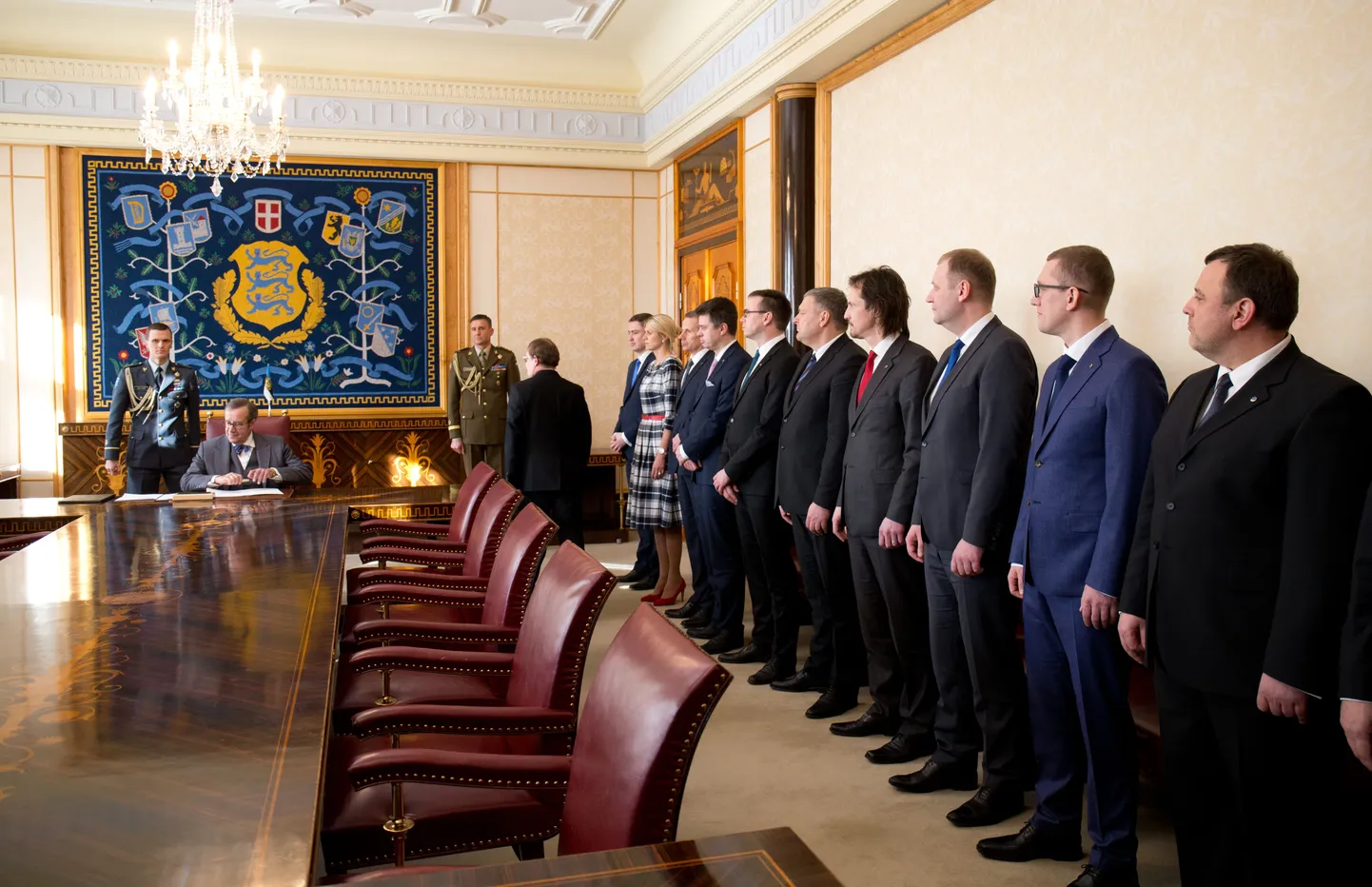 Президент Эстонии Тоомас Хендрик Ильвес утвердил в должности новый состав правительства.