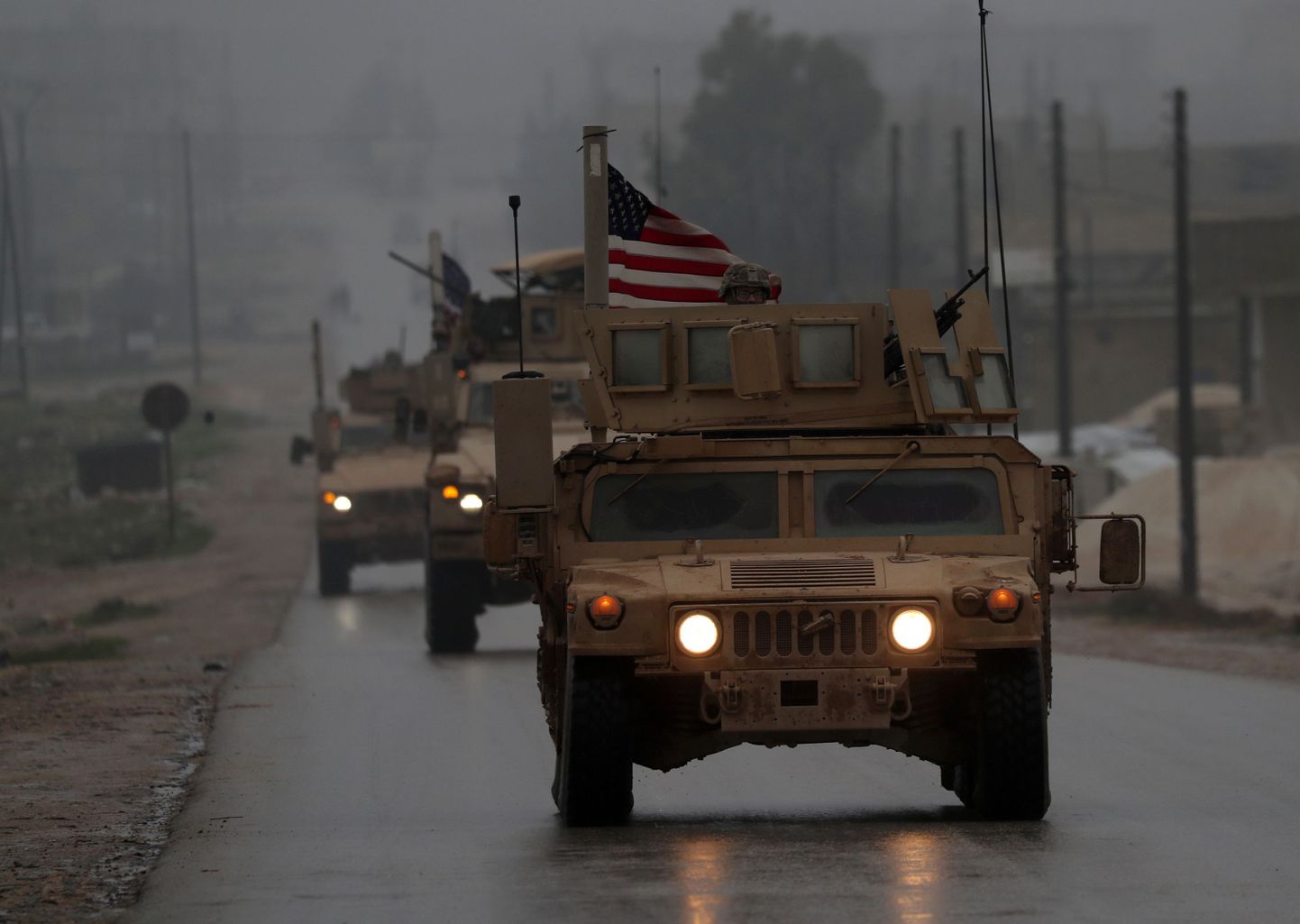 USA sõjaväe sõidukid Manbiji linnas.