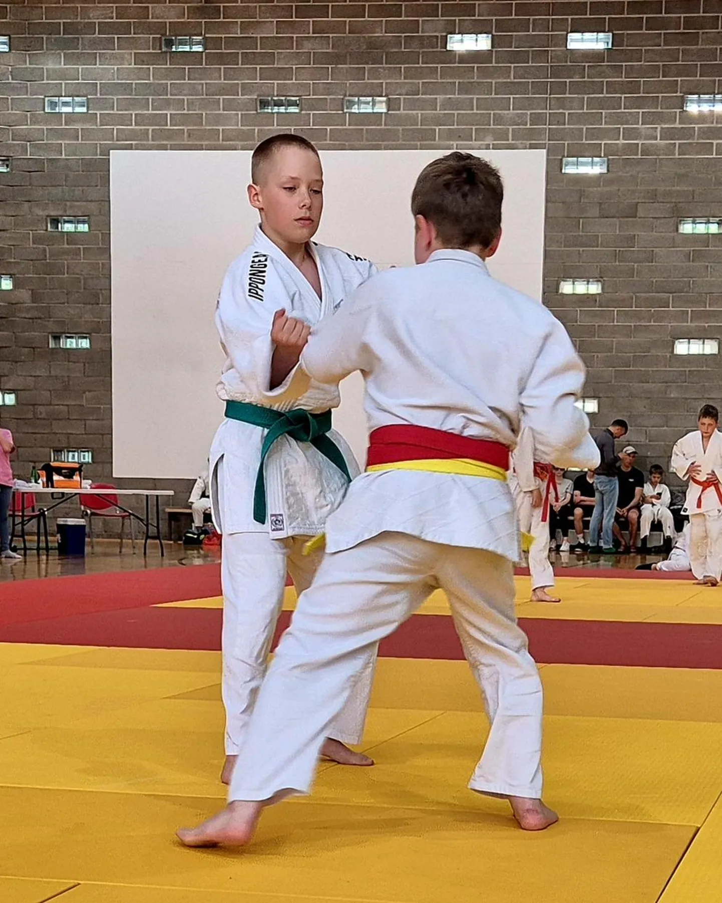 Magnus Dreifeldt (fotol vasakul) võitlemas Boris Goluzuga judoklubist M-Dojo.