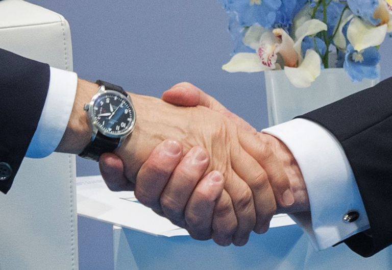 Vladimir Putini ja Donald Trumpi käepigistus