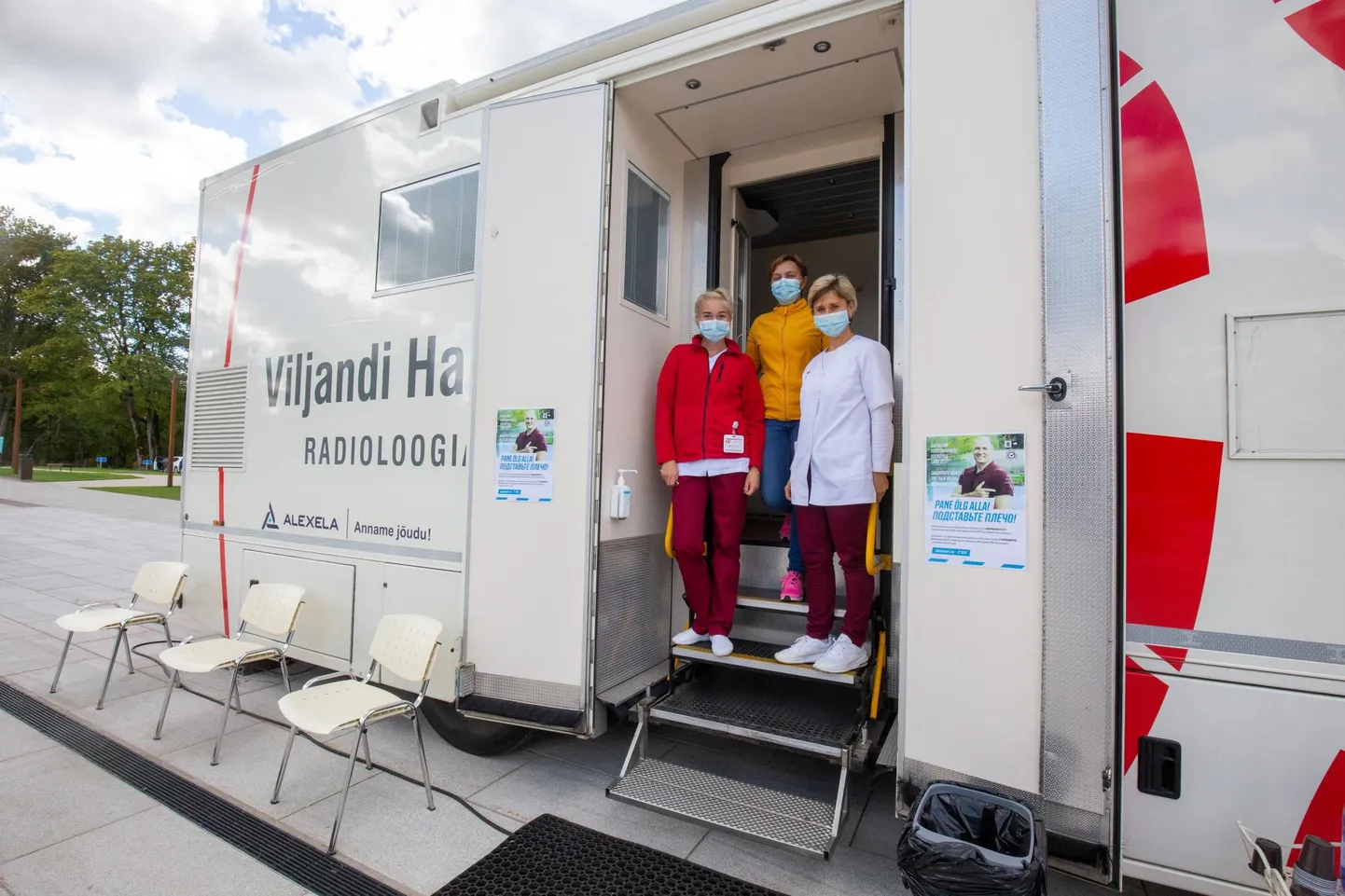 Koroonaviiruse vastu saab end vaktsineerida nii Viljandi haiglas kui ka vaktsineerimisbussis.