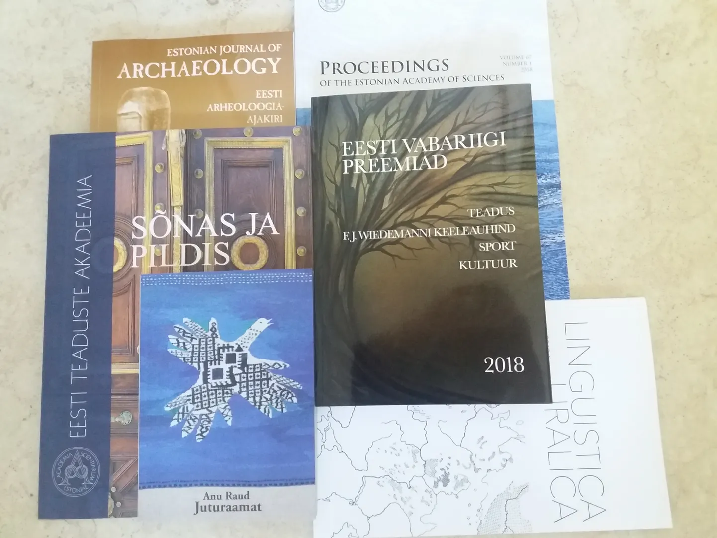 Näitus «Akadeemikud monograafiast säutsuni. Eesti Teaduste Akadeemia 80»