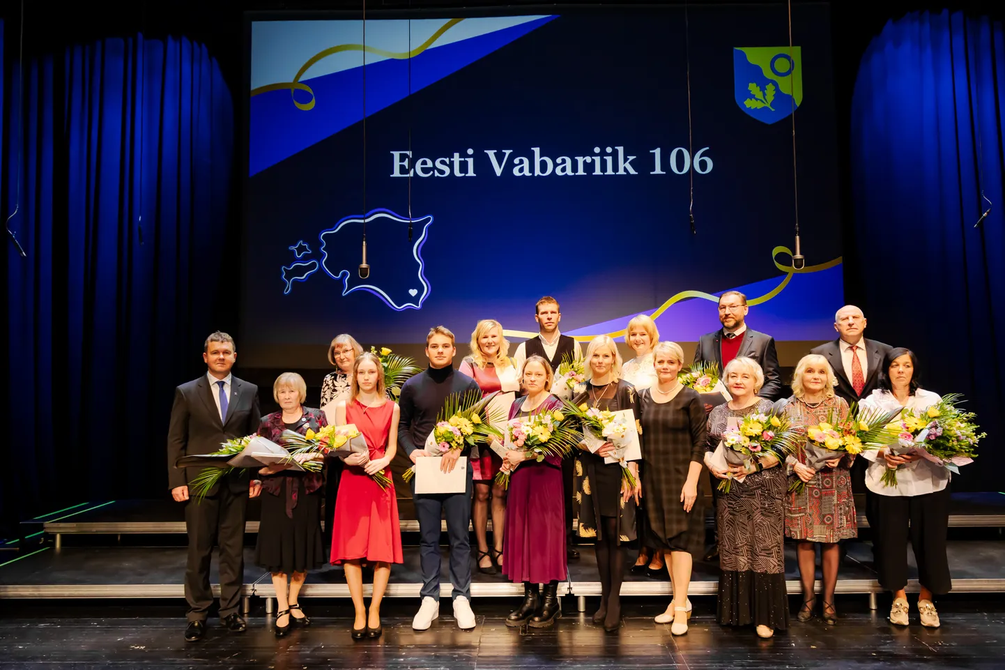 Tänavused laureaadid koos Võru vallavolikogu esimehe Georg Ruuda ja vallavanem Kalmer Puusepaga.
