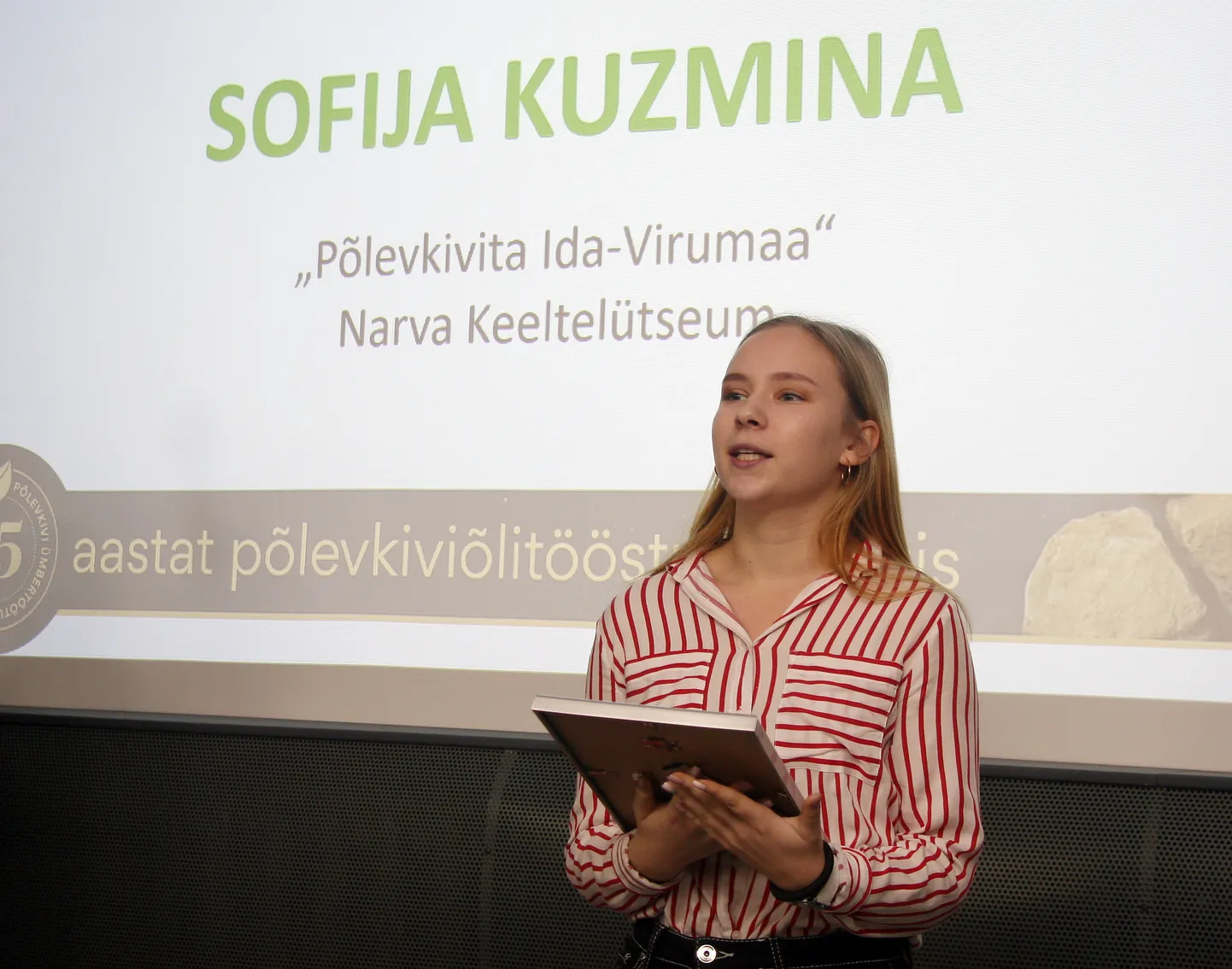 Ученица Нарвского языкового лицея София Кузьмина написала победившее на конкурсе эссе в форме письма Грете Тунберг.