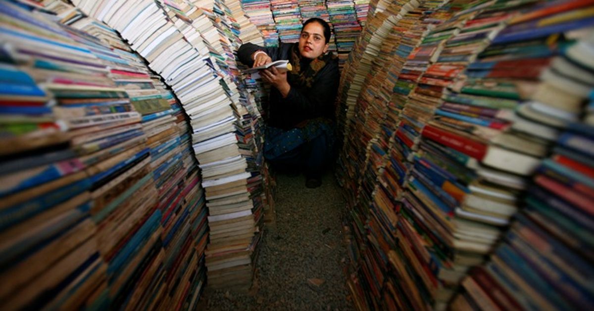 Покупка книг видео. Книга покупок. Read a lot of books. Buy books. Lots of books.
